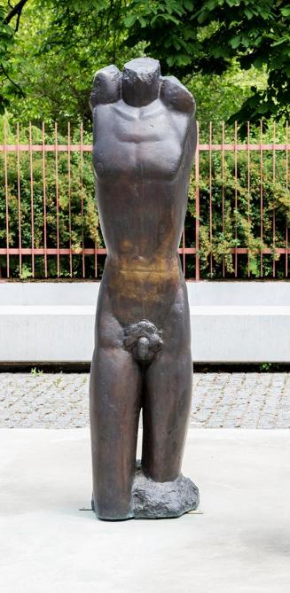 Fritz Wotruba, Torso, 1930, Bronze, 163,3 × 38,5 × 33 cm, Belvedere, Wien, Dauerleihgabe der Fr ...
