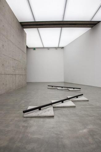 Kay Walkowiak, Minimal Vandalism (Lines 2), 2012, Beton, Stahl, Lack, 3 Platten, 12 × 225 × 80  ...