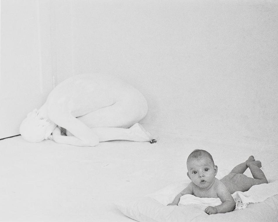 Günter Brus, Aktion mit Diana, 1967/2005, Silbergelatine auf Baryt, Belvedere, Wien, Inv.-Nr. 1 ...