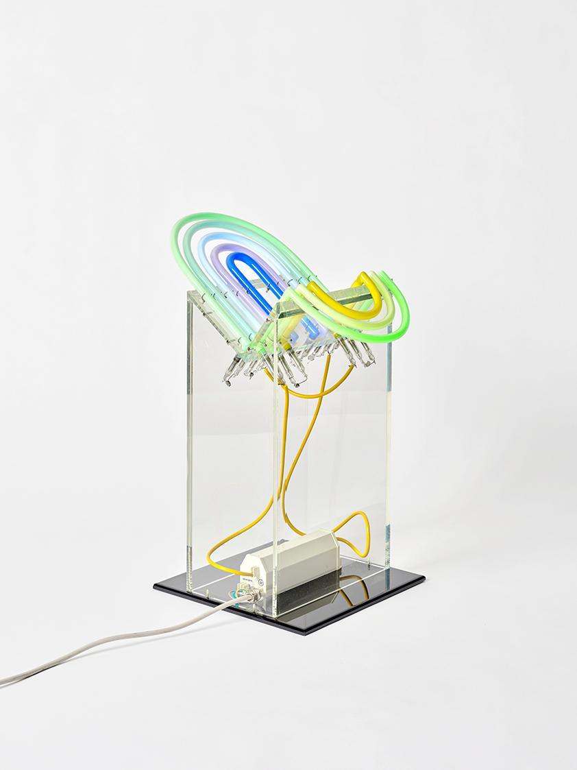 Edgar Knoop, Leuchtstoffobjekt (NEON), 1979, Plexiglas, Neon, 68 × 51 × 35 cm, Belvedere, Wien, ...