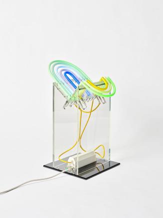 Edgar Knoop, Leuchtstoffobjekt (NEON), 1979, Plexiglas, Neon, 68 × 51 × 35 cm, Belvedere, Wien, ...