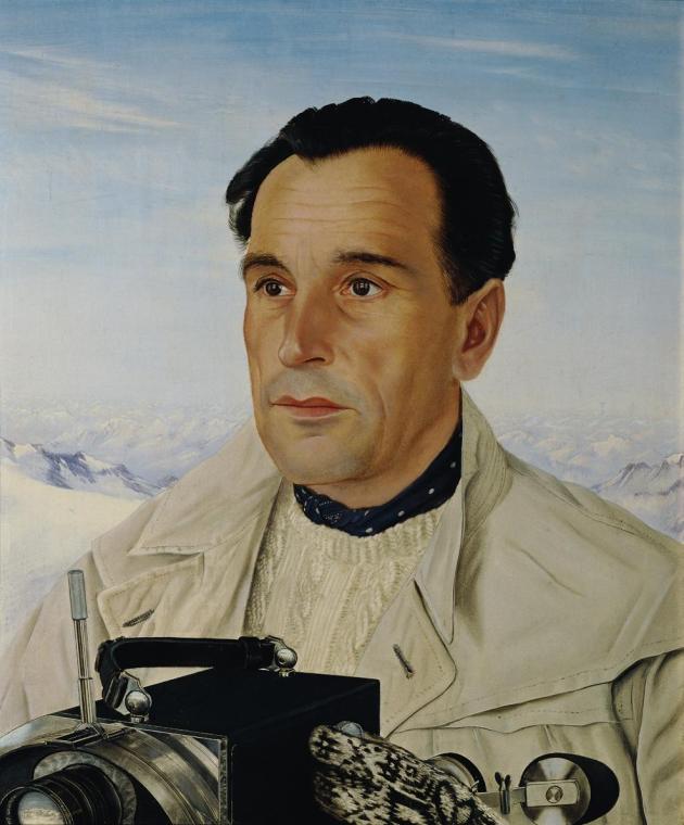 Sergius Pauser, Luis Trenker mit Kamera, 1938, Mischtechnik auf Hartplatte, 55 x 46 cm, 1973 Ar ...