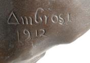 Gustinus Ambrosi, Kind, Detail: Bezeichnung, 1912, Bronze, H: 29 cm, Belvedere, Wien, Inv.-Nr.  ...