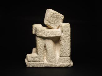 Fritz Wotruba, Hockender (Geschlossene Figur), 1951, Zementguss nach Steinskulptur, 53 × 22 × 4 ...