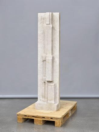 Fritz Wotruba, Relief-Figur II., 1965, Mannersdorfer Kalkstein, 178 × 41 × 21 cm, 200 kg, Belve ...