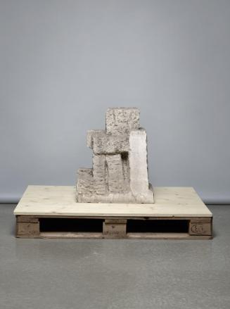 Fritz Wotruba, Kauernde Figur, unvollendet, 1952, Muschelkalkstein, 62 × 29 × 51 cm, 115 kg, Be ...