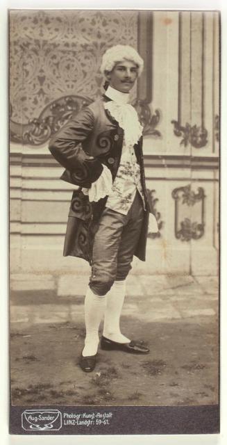 August Sander, Herrenbildnis, um 1910, Bromsilberabzug, Belvedere, Wien, Inv.-Nr. 8289