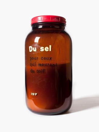 Curt Stenvert, Salz für Verdurstende, 1964, Glasgefäß, Kochsalz, Kunststoff, H: 27,3 cm, D: 13, ...