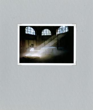Christian Boltanski, Ilya Kabakov und Jean Kalman, Der Tag danach, 1999–2000, Farbfoto, 10,5 ×  ...