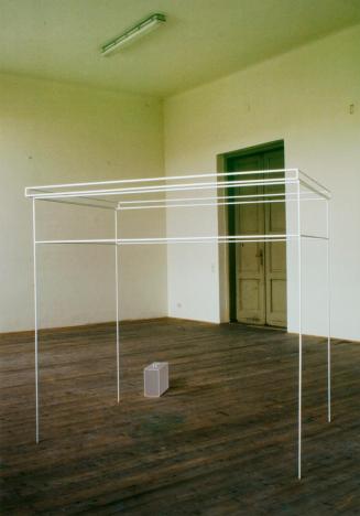 Sabine Heine, Ohne Titel (Tisch und Koffer), 2005, C-Print, 85 x 59,5 cm, Belvedere, Wien, Inv. ...