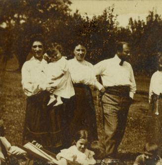 Georg Klimt, Unbekannter Fotograf, Gustav Klimt und die Familie Zimpel am Attersee, um 1905, Si ...