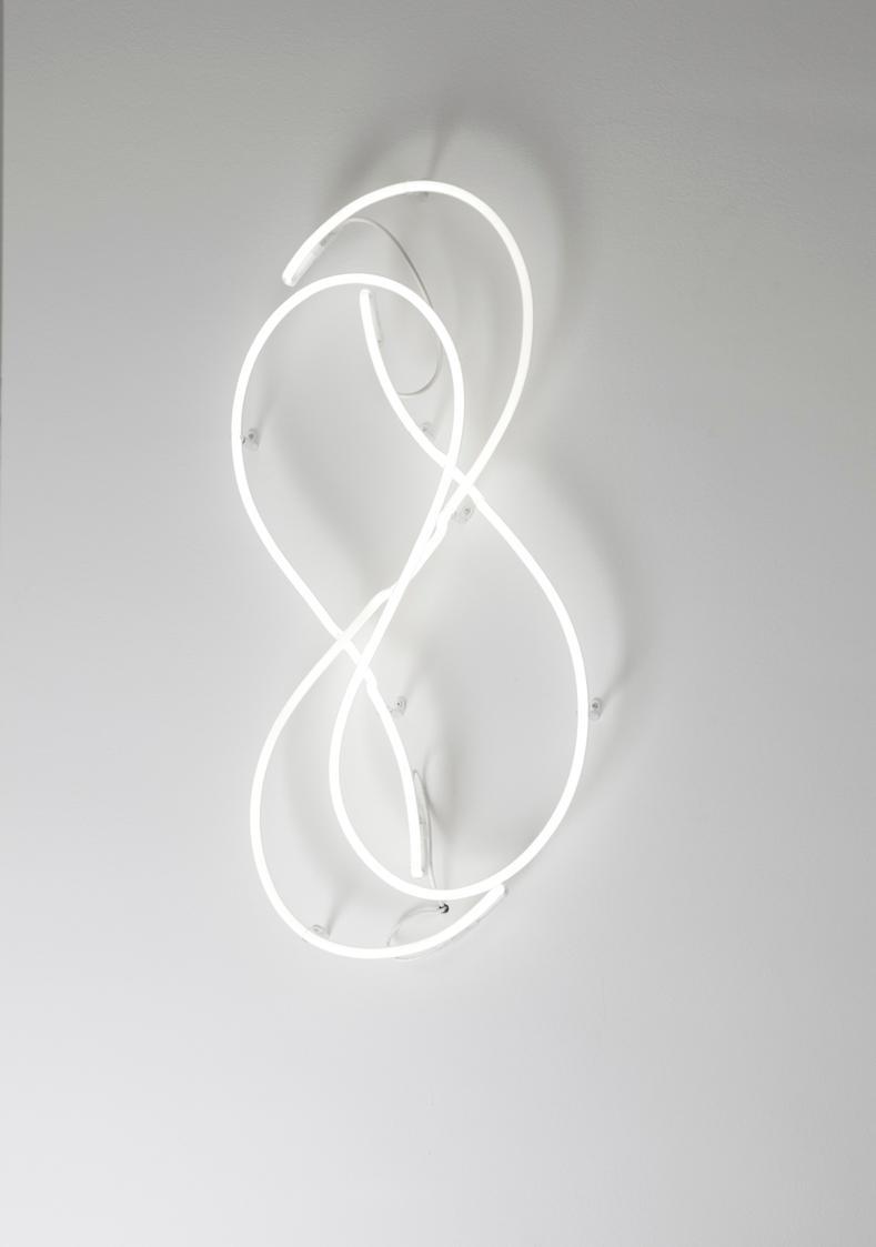 Cerith Wyn Evans, Moebius Strip, 1997, Neonröhren, Kabel, 100 x 50 cm, Dauerleihgabe Ernst Ploi ...