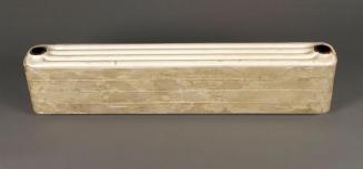 Werner Reiterer, Ohne Titel, 1990, Metall, Beton, Holz, 84 × 118 × 18 cm, Belvedere, Wien, Inv. ...