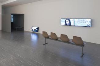 Anna Witt, Radikal Denken, 2013, 2-Kanal Videoinstallation (HD), Sitzobjekt, Film/Video-Dauer ( ...