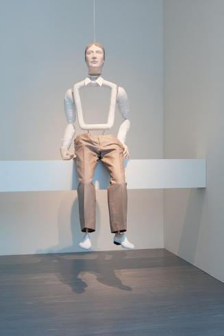 Markus Schinwald, Eli, 2008, Holz, Motor, Textilien, Puppe: 184 × 70 × 60 cm, 2012 Dauerleihgab ...