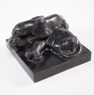 Franz Barwig d. Ä., Raufende Sundapanther, 1906/1907, Ebenholz, poliert, 21 × 37 × 35 cm, Belve ...