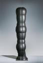 Joannis Avramidis, Stehende Figur, um 1960, Bronze auf dünner Eisenplatte, 103 × 23 × 20 cm, Ar ...