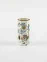 Unbekannter Künstler, Chinesische Vase, China, undatiert, Porzellan, Sechseckig: 28,5 × 13 × 11 ...