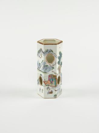 Unbekannter Künstler, Chinesische Vase, China, undatiert, Porzellan, Sechseckig: 28,5 × 13 × 11 ...