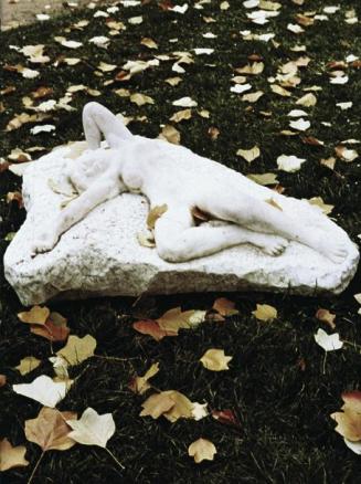 Helga Pasch, Skulptur im Herbst, Ende 1980er-Jahre, C-Print, 27,5 × 20,5 cm, Belvedere, Wien, I ...