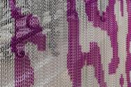 Rudi Stanzel, Link-Chain-Curtain, 2016, Silberne und violette Ketten aus Aluminium, 2700 × 160  ...