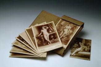 Unbekannter Fotograf, 22 Abzüge in Leinenmappe sowie 12 Blatt weibliche Aktdarstellungen, um 18 ...
