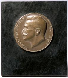 Robert Pfeffer, Feldmarschall Franz Conrad von Hötzendorf, 1916, Bronze, auf Marmorplatte monti ...