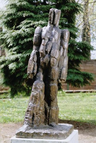 Ingeborg Göschl-Pluhar, Schrägstehende Figur, 1995, Bronze, H: 174 cm, Belvedere, Wien, Inv.-Nr ...