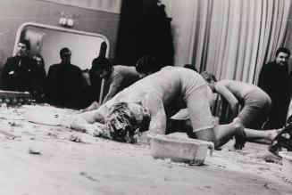 Günter Brus, Direct Art Festival, 9. November 1967 im Festsaal des Gewerkschaftshauses Treitlst ...